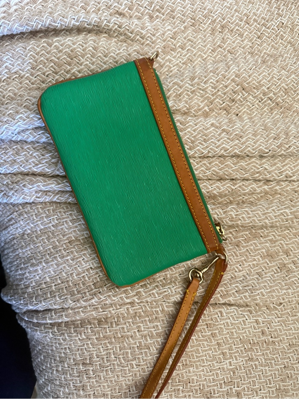 Dooney & Bourke Green Wristlet with Tan Leather Trim - Picture 3 of 4